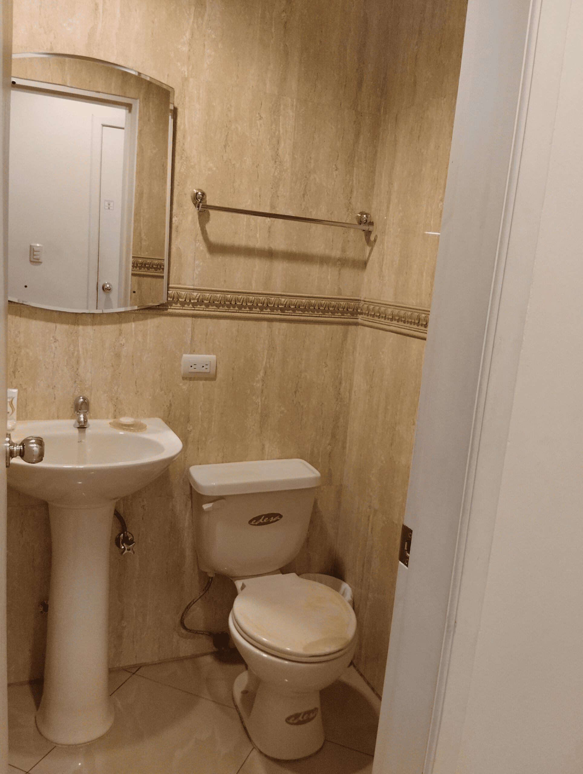 ALQUILER DE HABITACIONES AMOBLADAS CON BAÑO PRIVADO