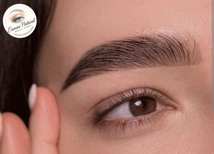 Esencia Natural Beauty Studio en Quito | Lashista Profesional