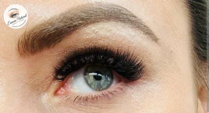 Esencia Natural Beauty Studio en Quito | Lashista Profesional