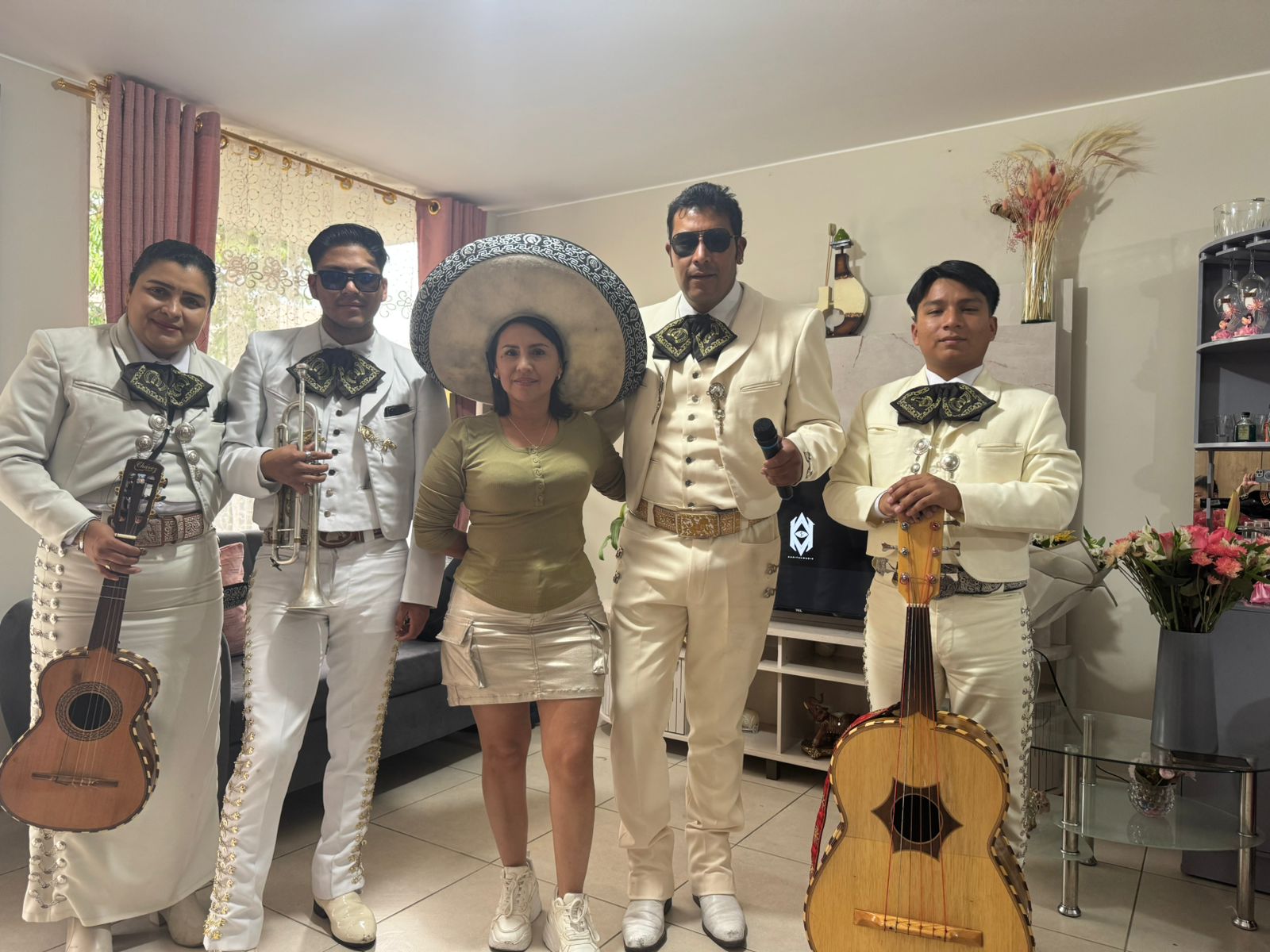 Serenata de Lujo 24h en Quito 🎺 ¡Mariachi Quito Azteca desde $35!