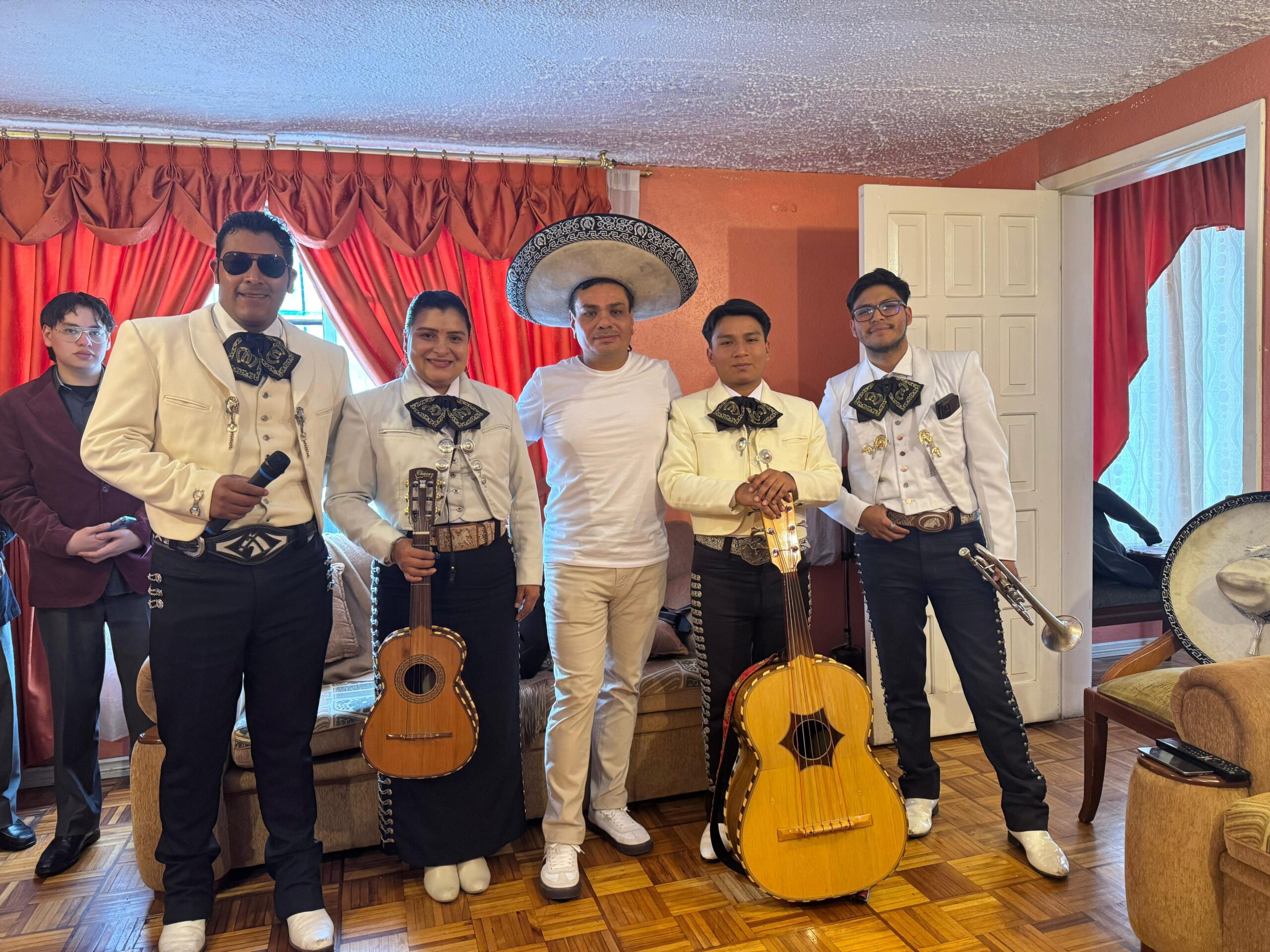 Mariachi Quito Azteca: 🎺 La Alegría de la Música Mexicana en tu Evento 🎶