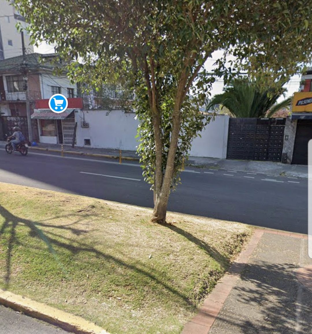 Vendo terreno en la Av. Naciones Unidas :: Quito