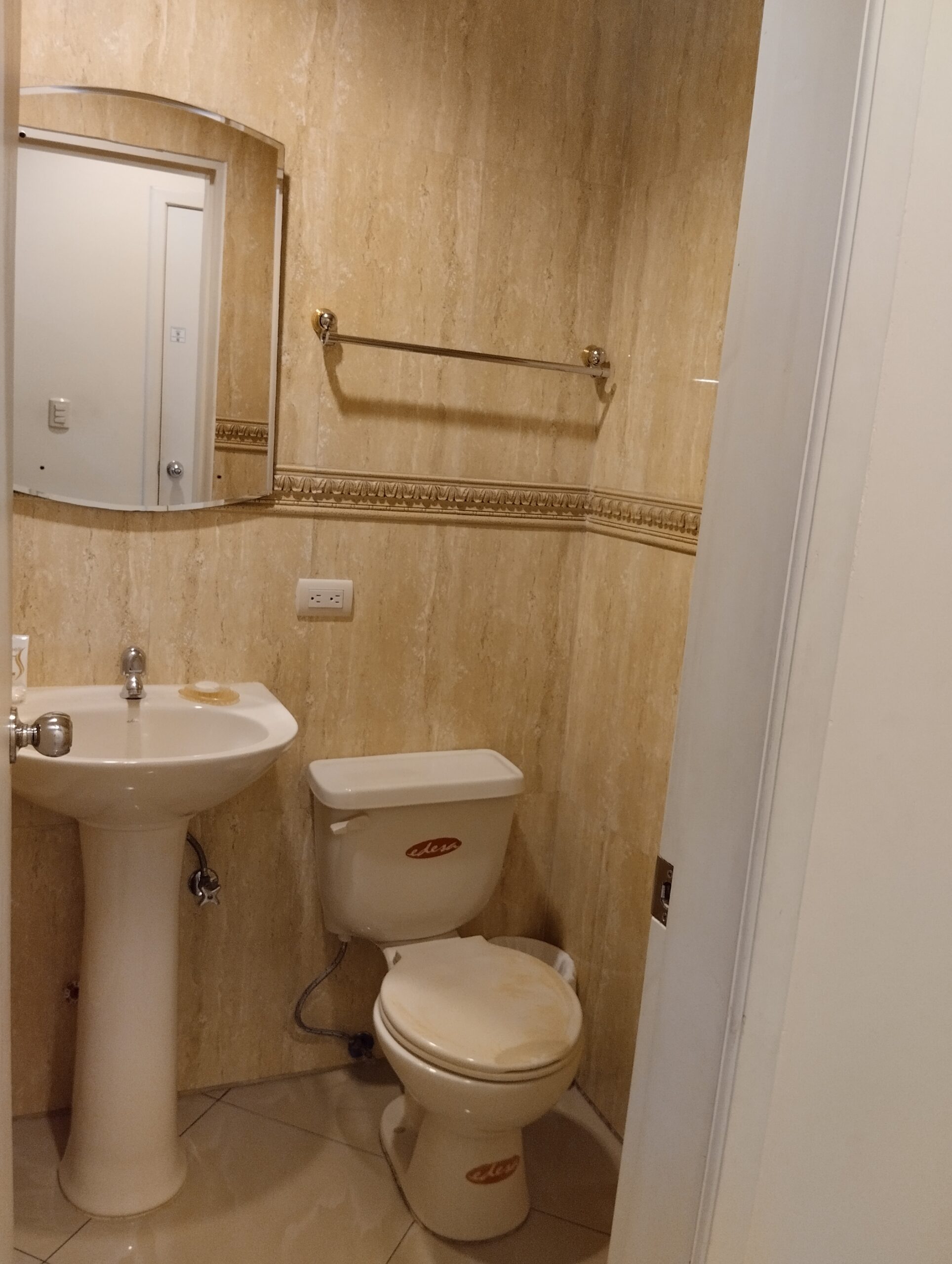 ALQUILER DE HABITACIONES AMOBLADAS CON BAÑO PRIVADO