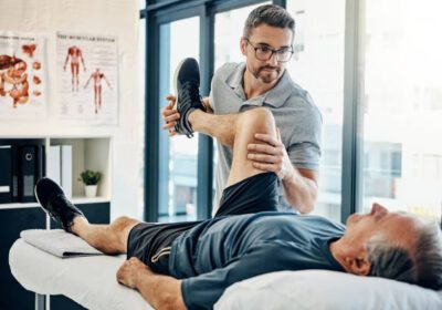 TERAPISTA FĆSICO EN GUAYAQUIL istockphoto-805089584-612×612.jpg-terapia-fisica