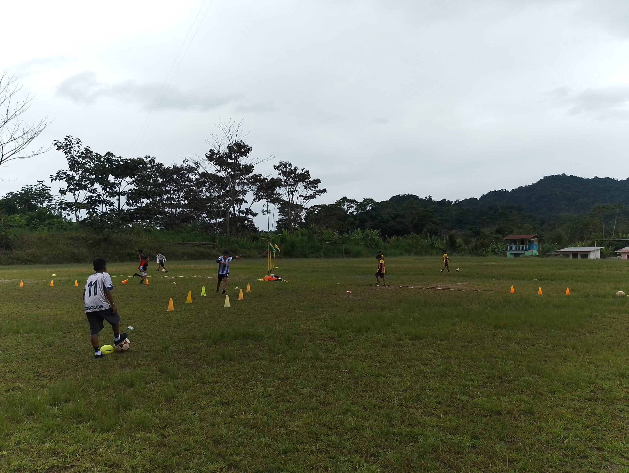 Escuela de fútbol GADPR de Bomboiza – Kunchaim